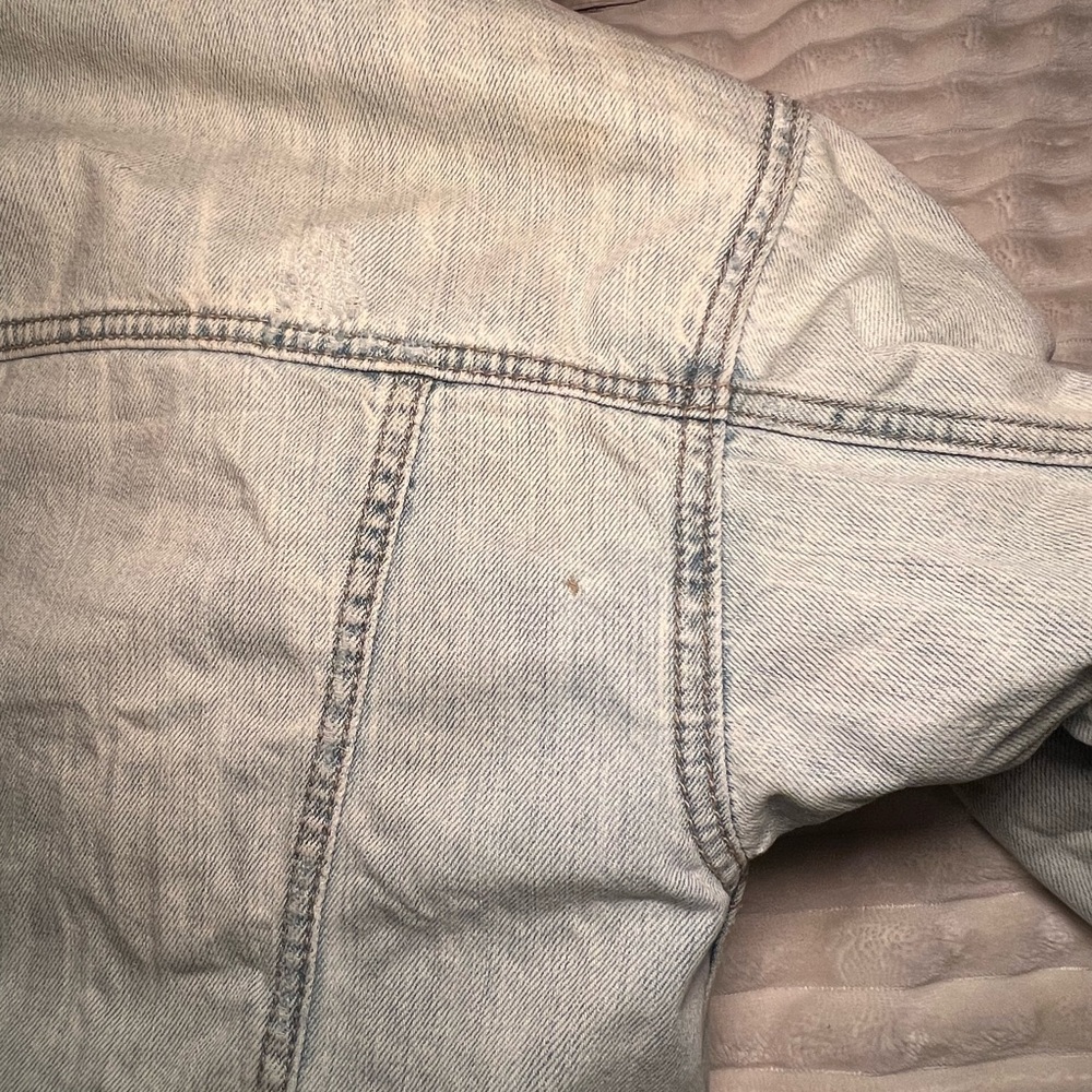 Used Ae Distressed Denim Jacket Medium - image 7